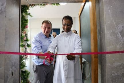 Erste Sprachlehrer von Lingoda kommen in Kochi, Kerala, Indien an.